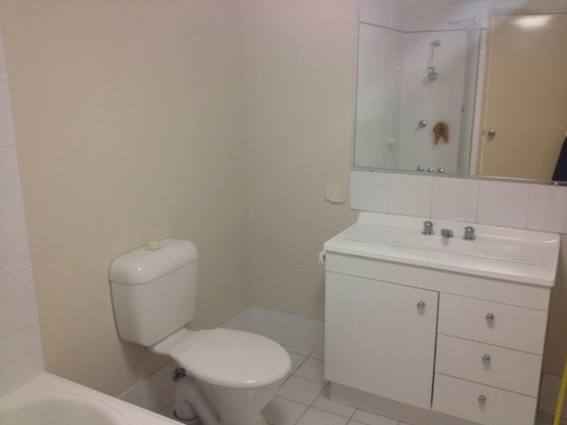 4/25 Walton Street, Southport QLD 4215