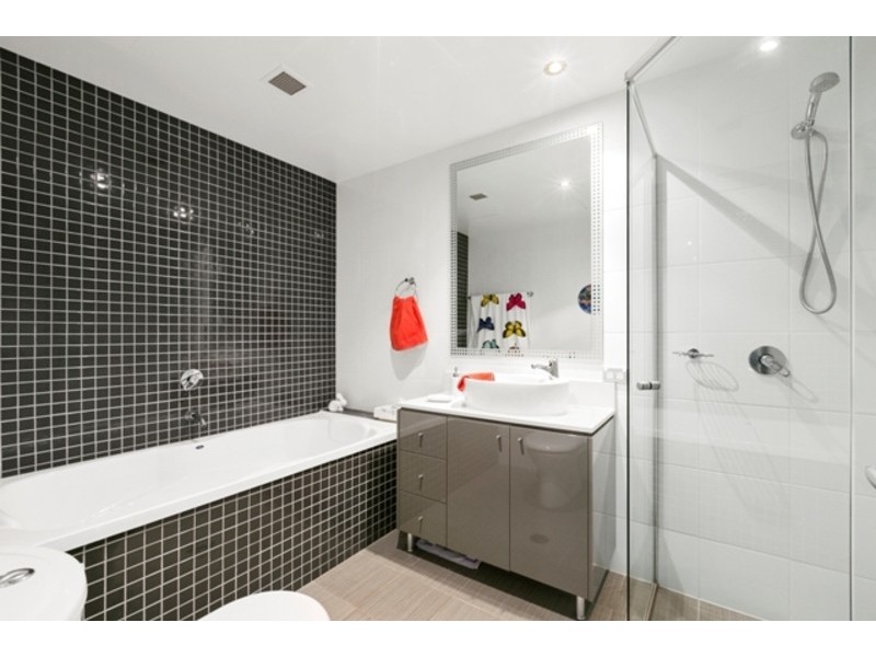 905/4 Como Crescent, Southport QLD 4215