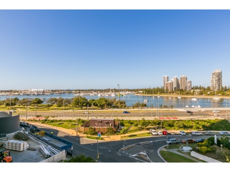 905/4 Como Crescent, Southport QLD 4215