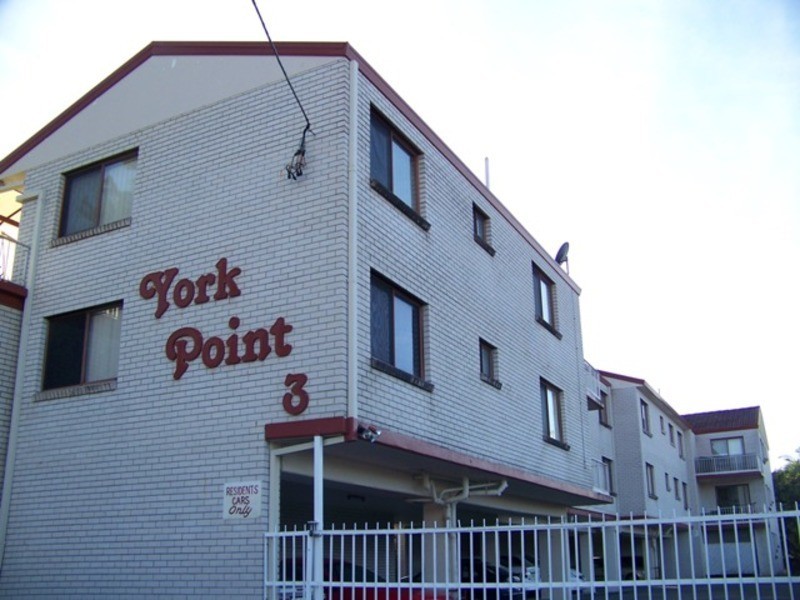 9/3 Ahern Street, Labrador QLD 4215