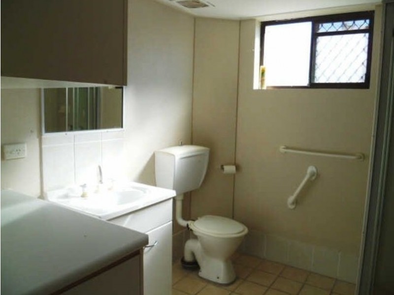 9/3 Ahern Street, Labrador QLD 4215