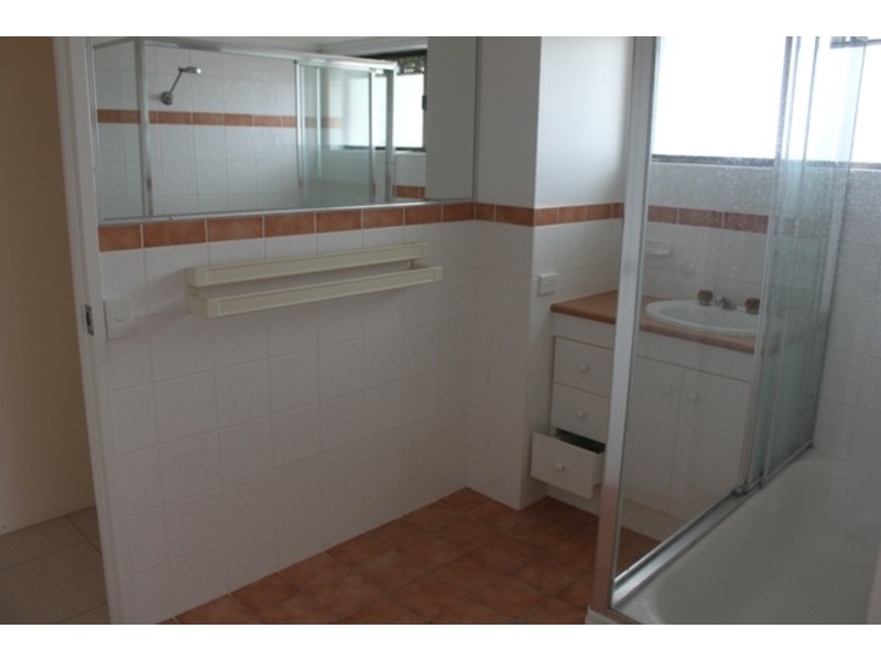 4/30 Cougal Street, Southport QLD 4215