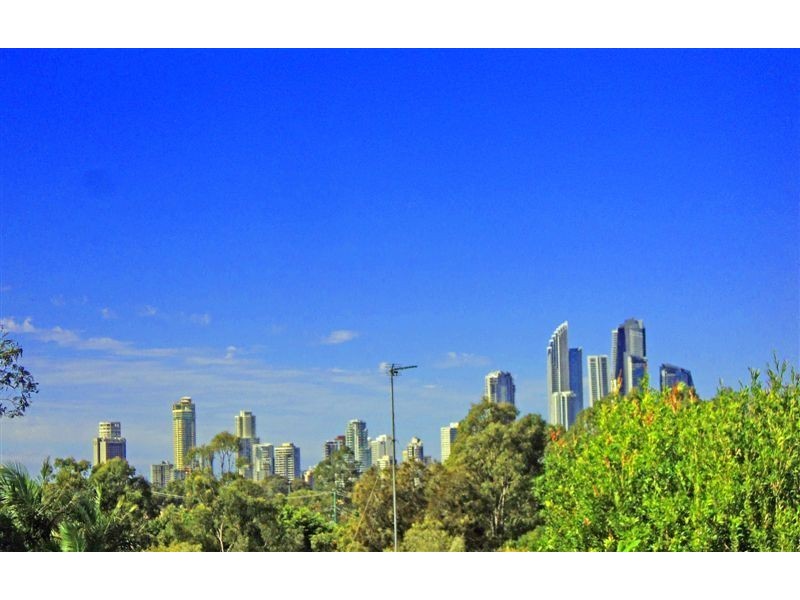 2/19 Robyn Street, Southport QLD 4215