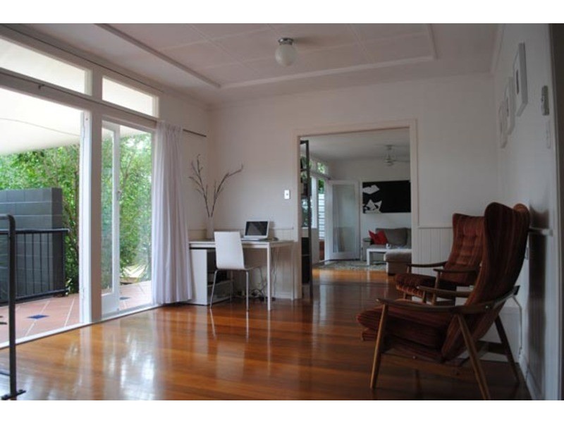 6 West King Lane, Southport QLD 4215