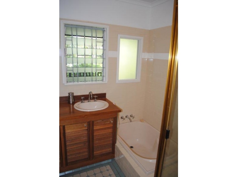 6 West King Lane, Southport QLD 4215