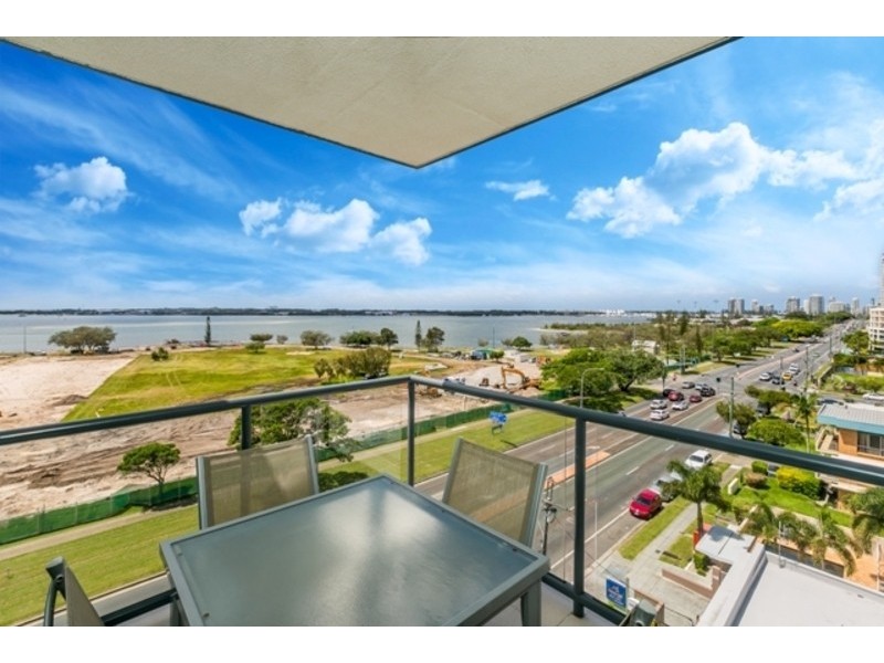 30/136 marine Parade, Southport QLD 4215