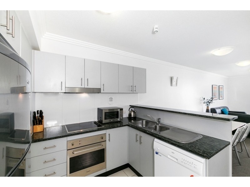 30/136 marine Parade, Southport QLD 4215