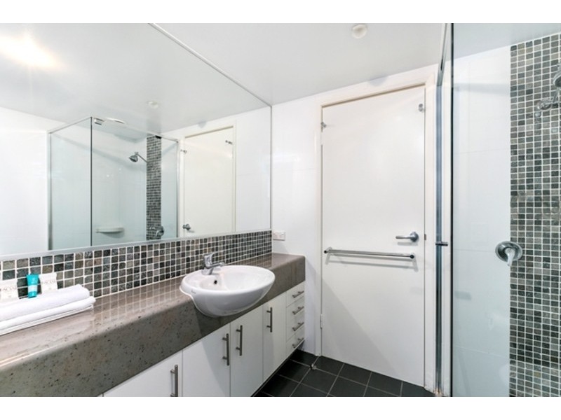 30/136 marine Parade, Southport QLD 4215