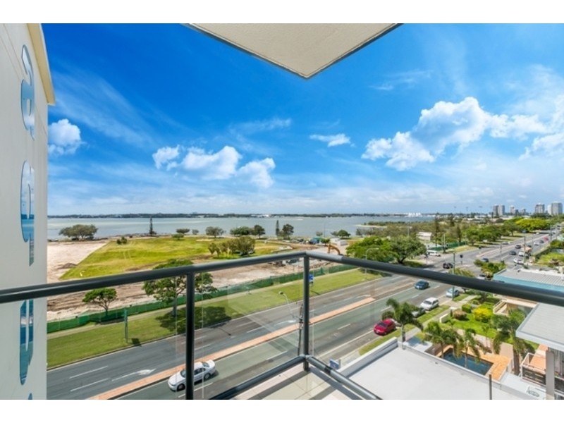30/136 marine Parade, Southport QLD 4215