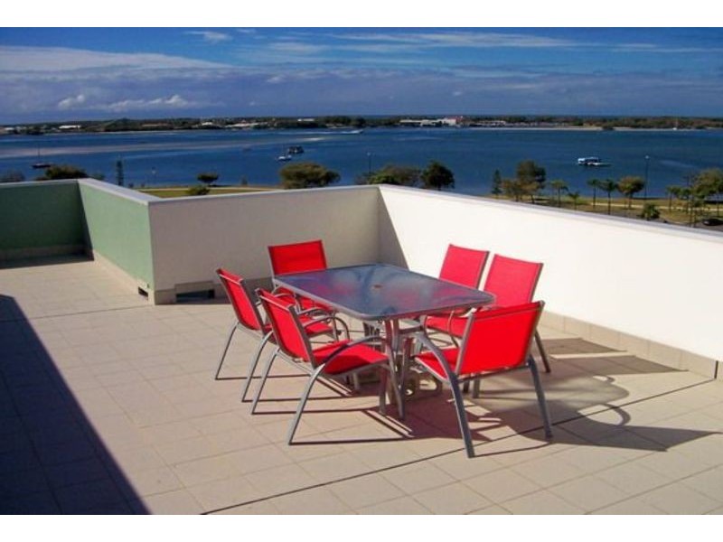 30/136 marine Parade, Southport QLD 4215