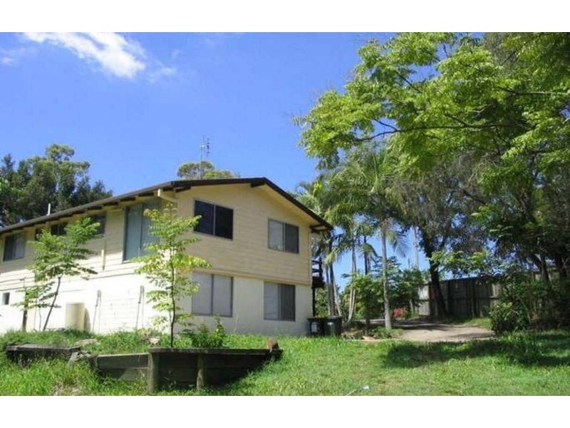 71 Ridgeway Avenue, Southport QLD 4215