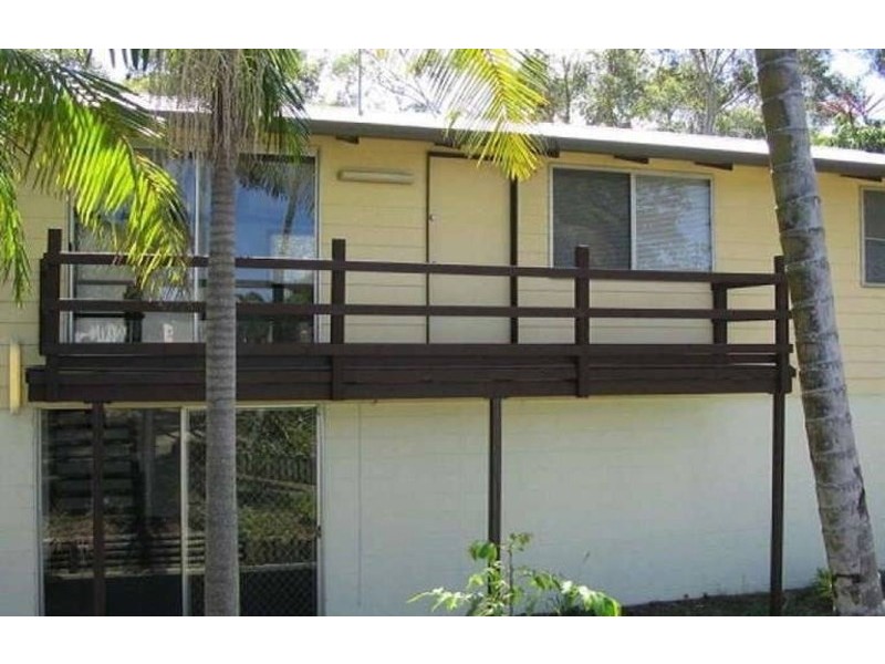 71 Ridgeway Avenue, Southport QLD 4215