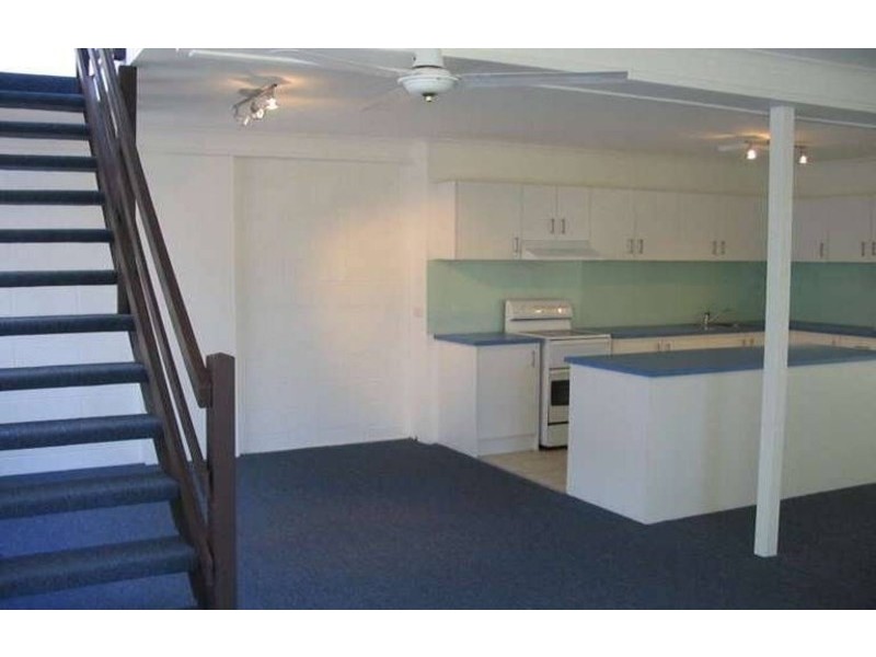 71 Ridgeway Avenue, Southport QLD 4215