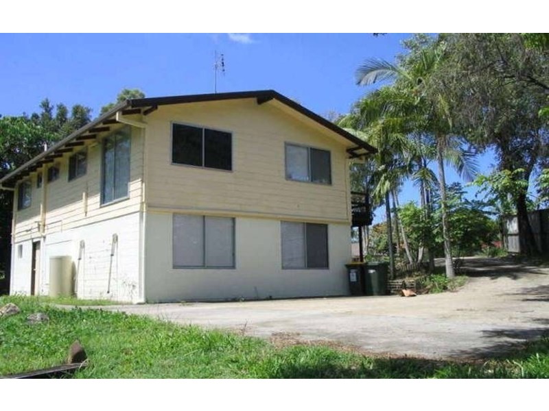 71 Ridgeway Avenue, Southport QLD 4215