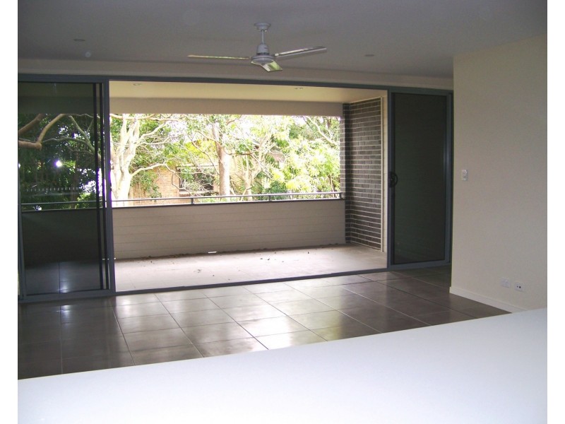 4/39 Gordon Street, Labrador QLD 4215