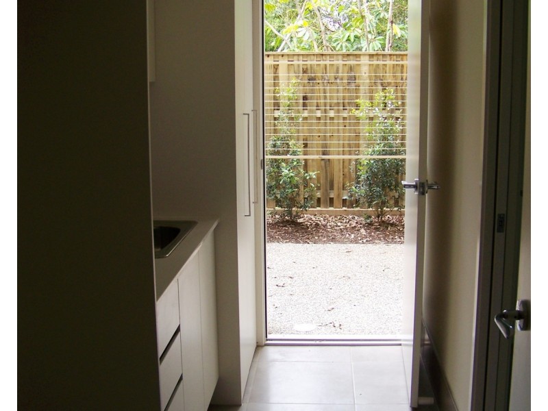 4/39 Gordon Street, Labrador QLD 4215