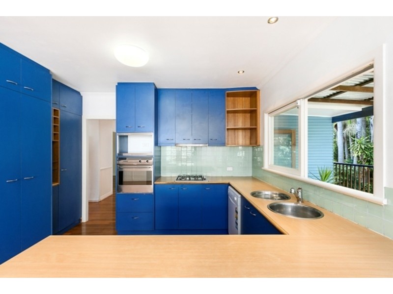 6  West King Lane, Southport QLD 4215