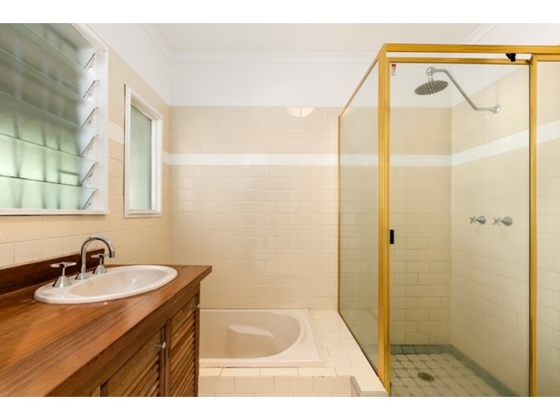 6  West King Lane, Southport QLD 4215