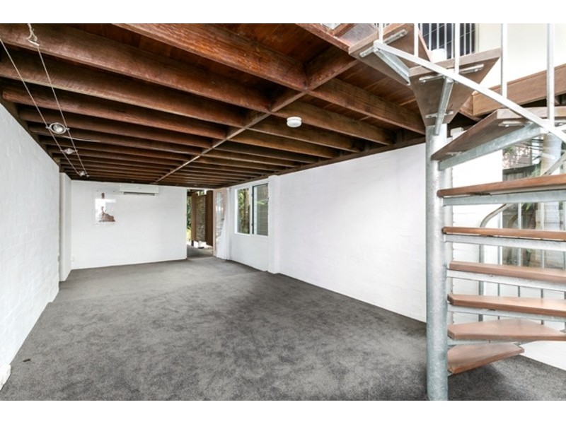 6  West King Lane, Southport QLD 4215