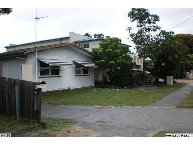 4 Government Road, Labrador QLD 4215