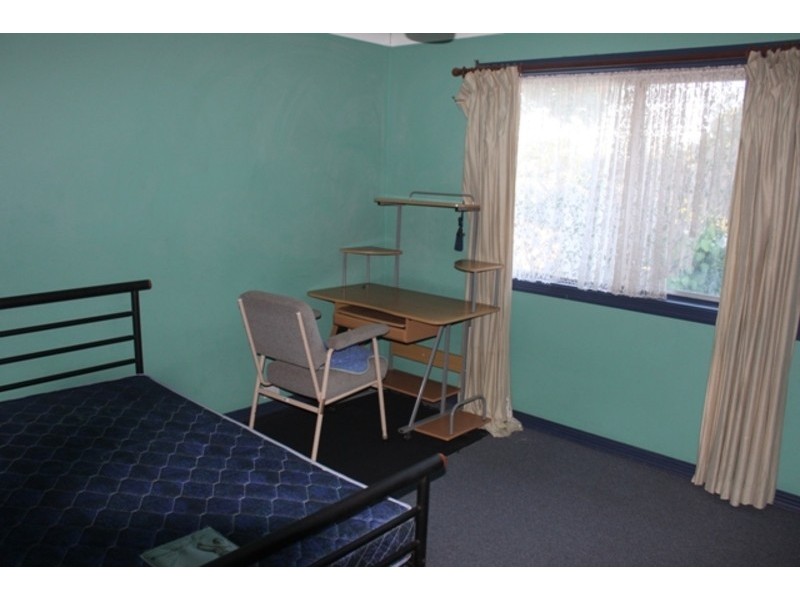 37 Kumbari Avenue, Southport QLD 4215