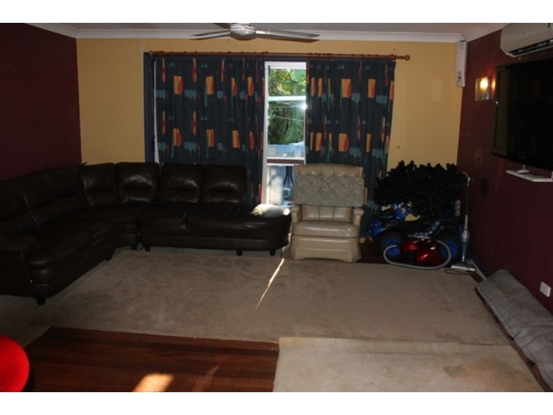 37 Kumbari Avenue, Southport QLD 4215