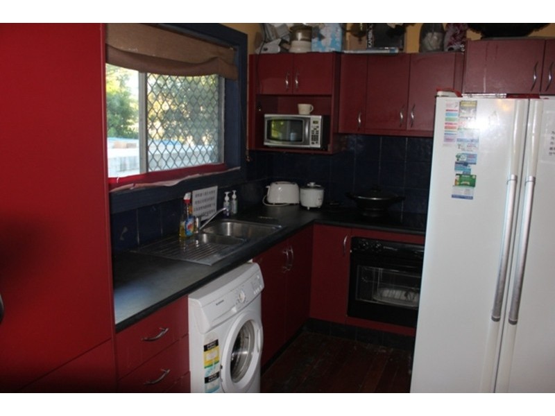 37 Kumbari Avenue, Southport QLD 4215