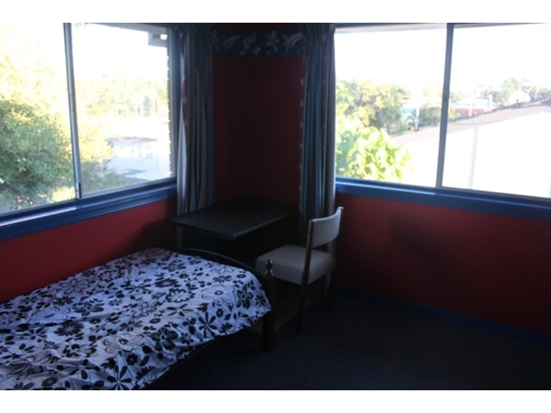 37 Kumbari Avenue, Southport QLD 4215