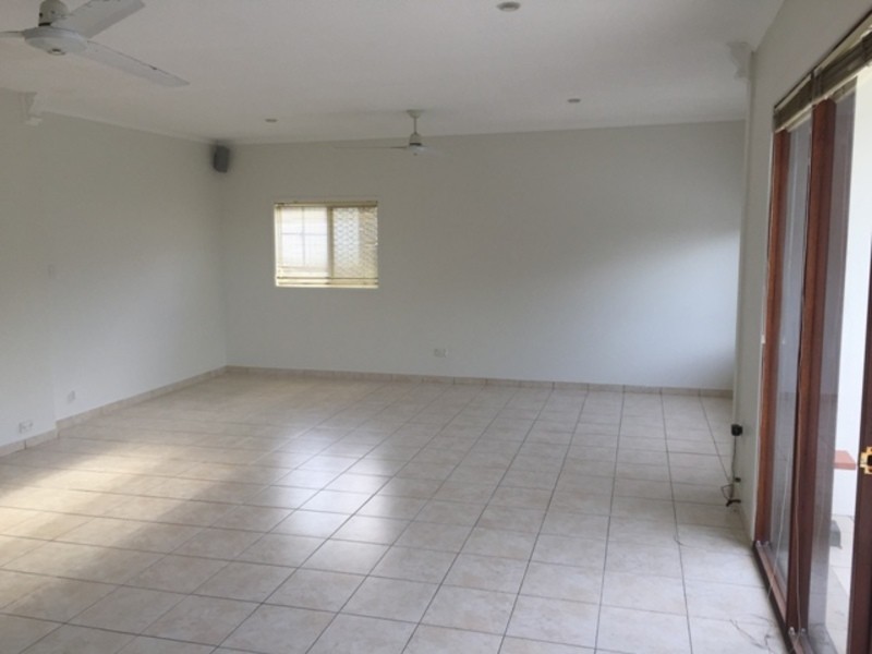 8 Cooleroo Street, Southport QLD 4215