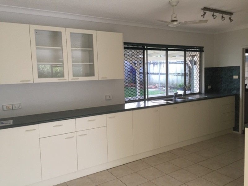 8 Cooleroo Street, Southport QLD 4215