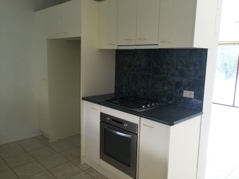 8 Cooleroo Street, Southport QLD 4215