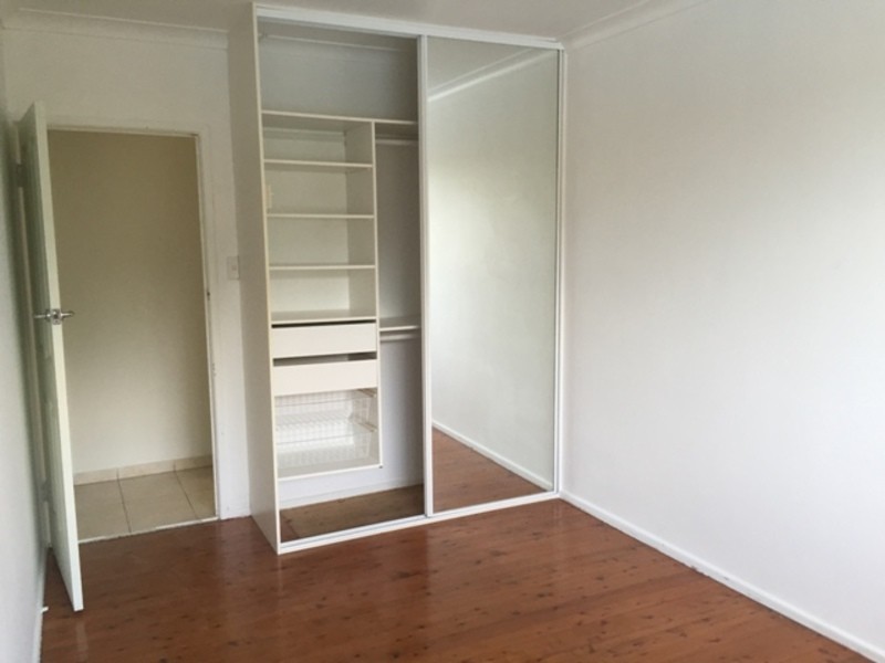 8 Cooleroo Street, Southport QLD 4215