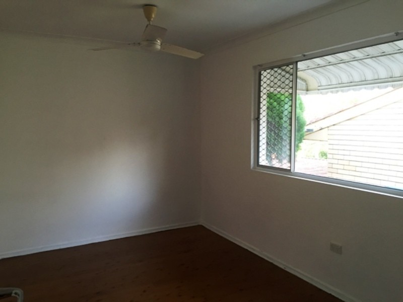 8 Cooleroo Street, Southport QLD 4215