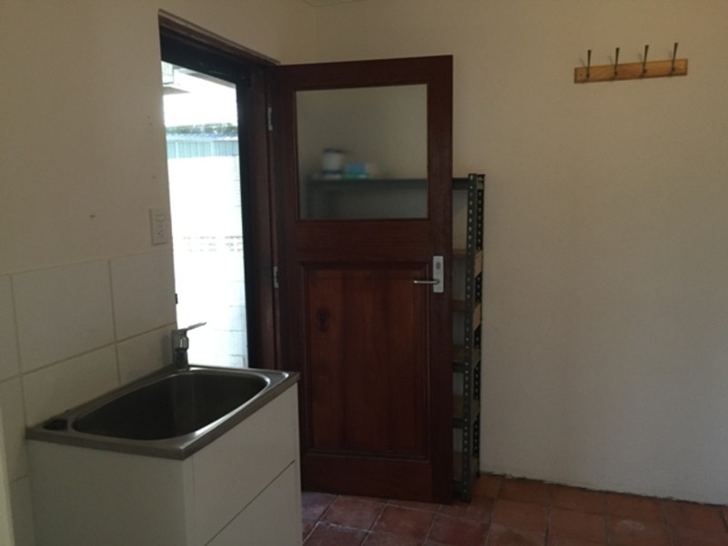 8 Cooleroo Street, Southport QLD 4215