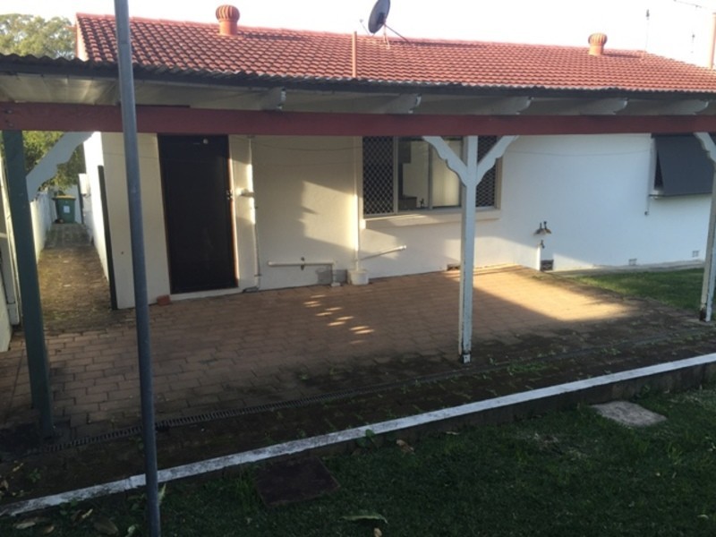 8 Cooleroo Street, Southport QLD 4215