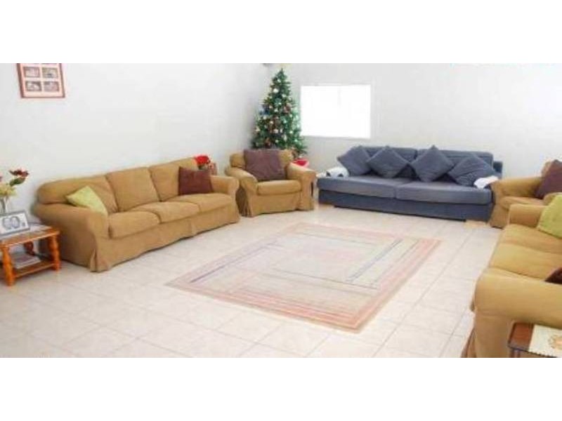 8 Cooleroo Avenue, Southport QLD 4215