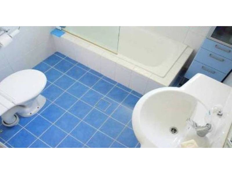 8 Cooleroo Avenue, Southport QLD 4215