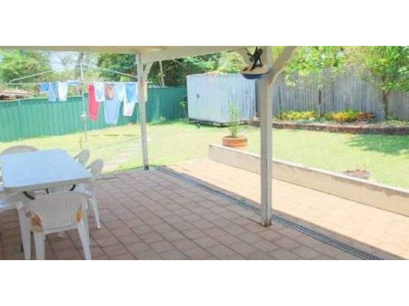 8 Cooleroo Avenue, Southport QLD 4215