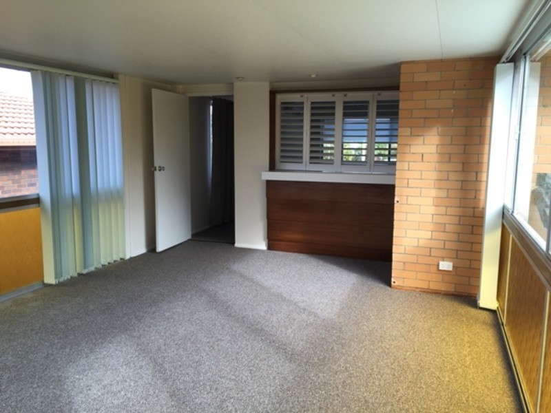 22 Petersen Avenue, Southport QLD 4215