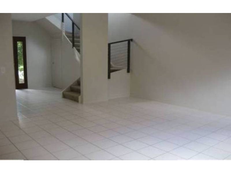 4/73 Benowa Road, Southport QLD 4215