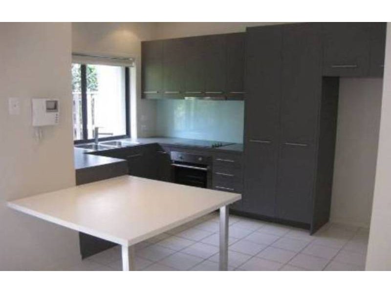 4/73 Benowa Road, Southport QLD 4215