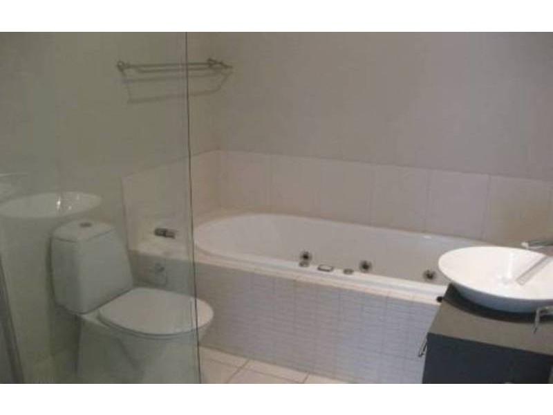 4/73 Benowa Road, Southport QLD 4215