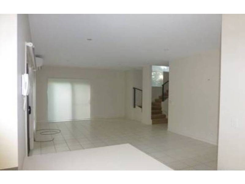 4/73 Benowa Road, Southport QLD 4215