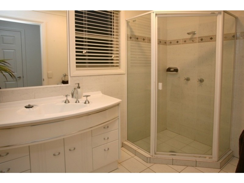 4 Lobster Pot Place, Runaway Bay QLD 4216