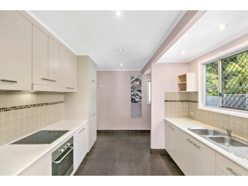 14 Elaine Street, Southport QLD 4215