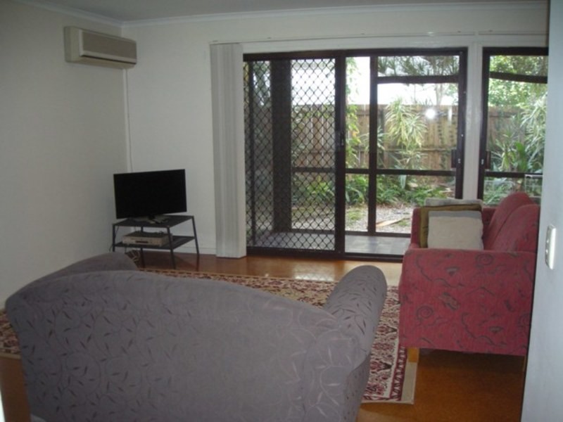 2/28a Marine Parade, Southport QLD 4215