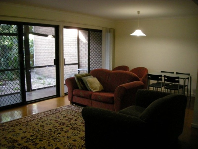 2/28a Marine Parade, Southport QLD 4215