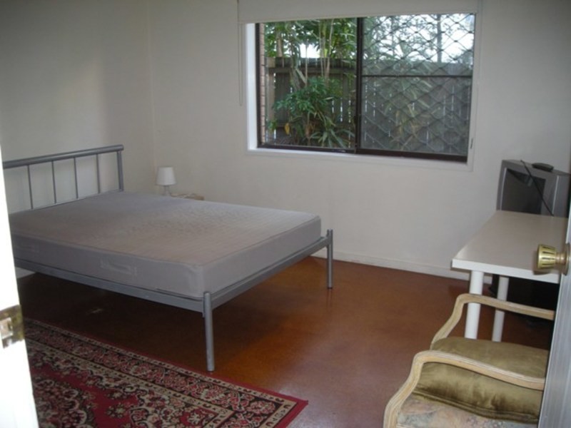 2/28a Marine Parade, Southport QLD 4215