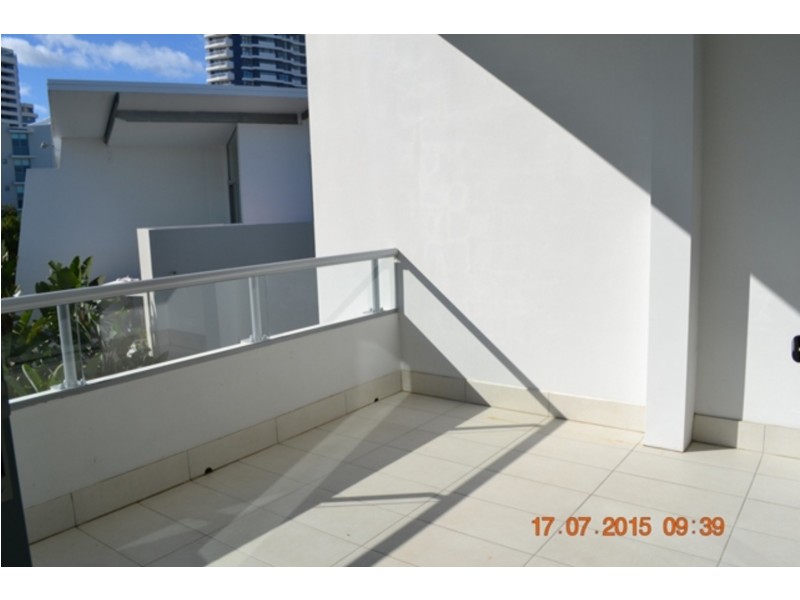 12P/28 Bayview Street, Southport QLD 4215