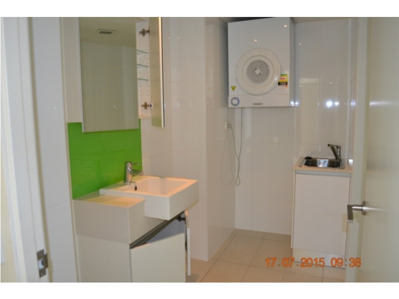 12P/28 Bayview Street, Southport QLD 4215